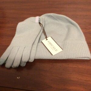AMICALE New York 100% Cashmere cap and glove set NWY